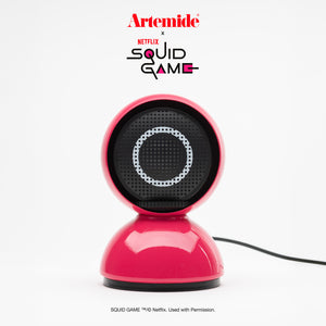 Eclisse Squid Game Guard Pink — Lampada da Tavolo Artemide