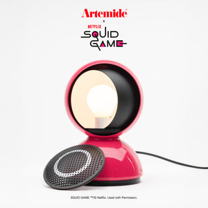 Eclisse Squid Game Guard Pink — Lampada da Tavolo Artemide