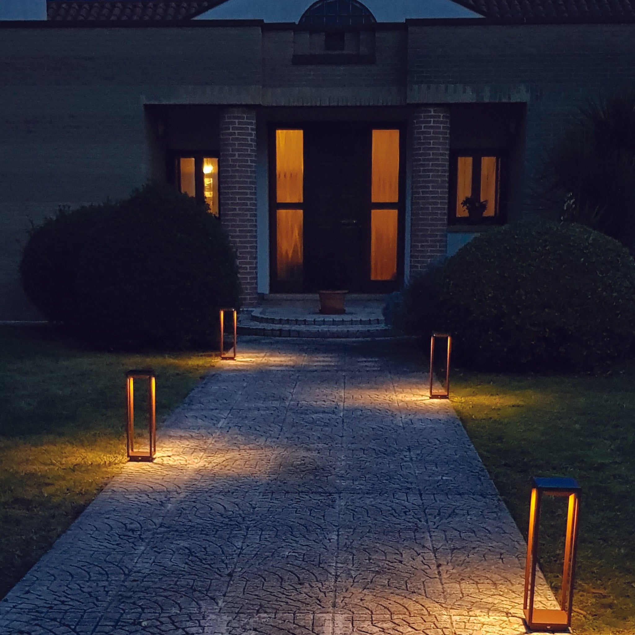 Lampada da terra coniglio Hiding Rabbit®, oro, poliresina 115cm, attacco E27