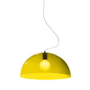 Lampada a sospensione Bubbles di Martinelli Luce, colore giallo satinato, su sfondo bianco. 
