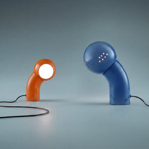 Martinelli Luce Pallino — la piccola lampada da tavolo che ti guarda (e non smetti di guardare)