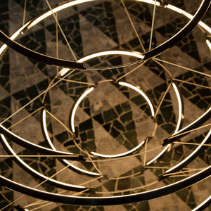 Dettaglio giunzione Drop 7 Nemo nero, profili alluminio sottili collegati da struttura tecnica miniaturizzata con LED linear integrato.