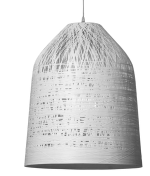 Dettaglio ravvicinato della texture artigianale in fibra di vetro della sospensione Black Out.