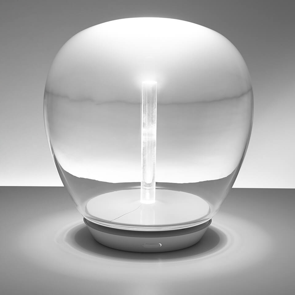 lampada da tavolo empatia di artemide dimensione 36 su sfondo grigio