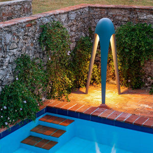 Ambientazione a bordo piscina con la lampada di design Cyborg Big.