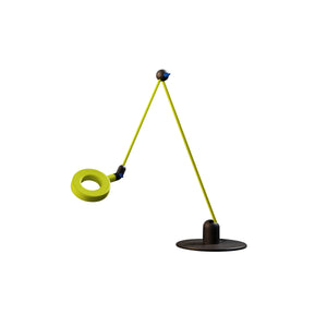Lampada da tavolo L'Amica di Martinelli Luce in colore verde pistacchio con dettagli blu, su sfondo bianco.