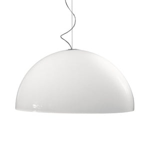 Lampada a sospensione Blow di Martinelli Luce, design Elio Martinelli, con diffusore sferico in metacrilato su sfondo bianco.