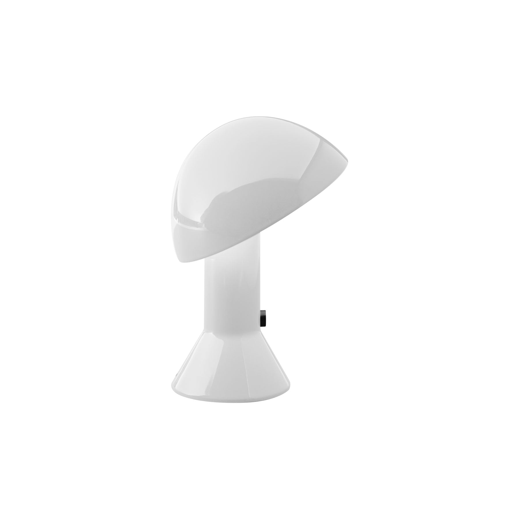 Lampada da tavolo Elmetto di Martinelli Luce, colore bianco, su sfondo neutro, con diffusore orientabile.