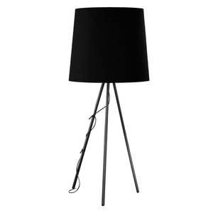 Lampada da terra extra large Eva XL di Martinelli Luce con treppiede e paralume in tessuto nero, su sfondo bianco