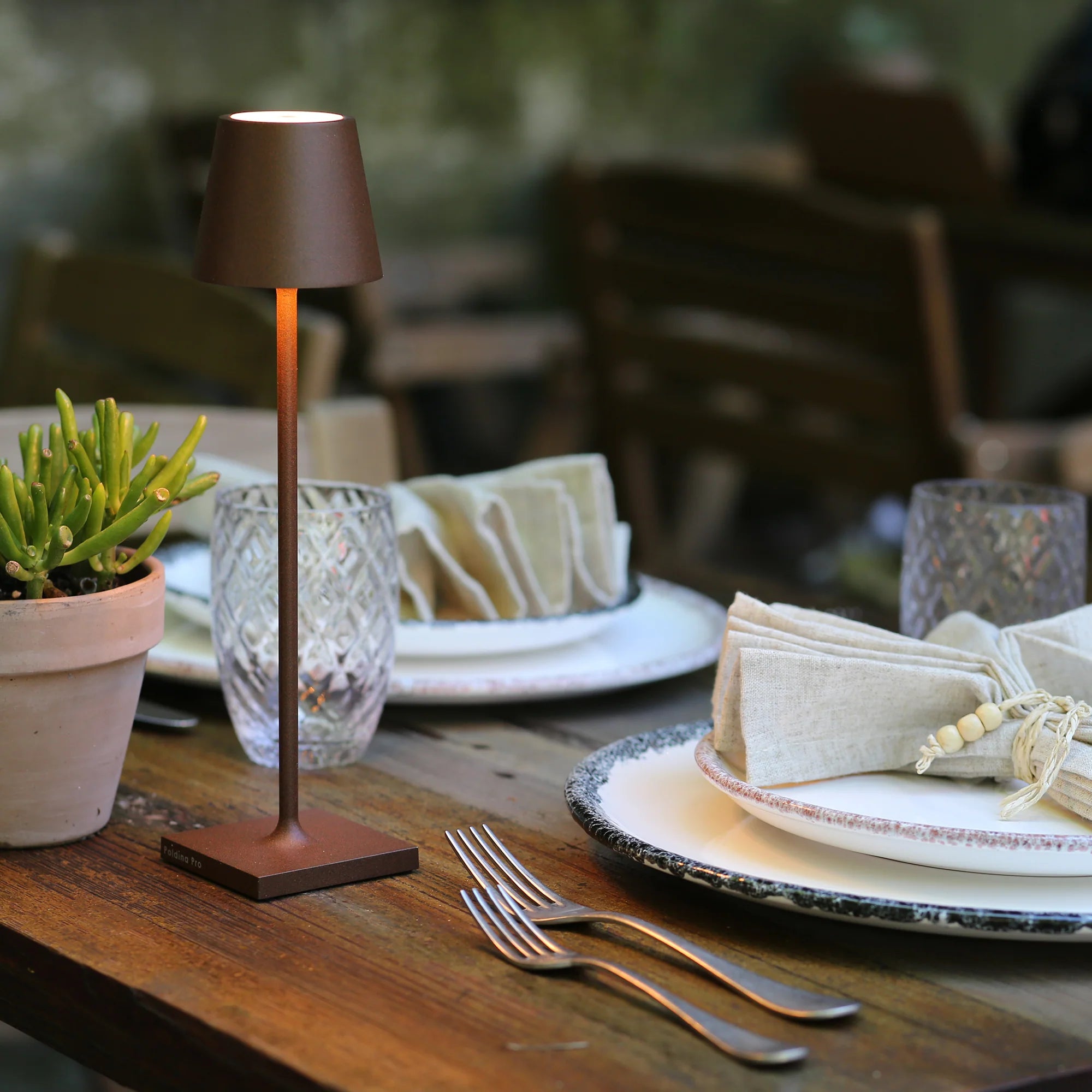 ecletty lampada da tavolo poldina micro corten
