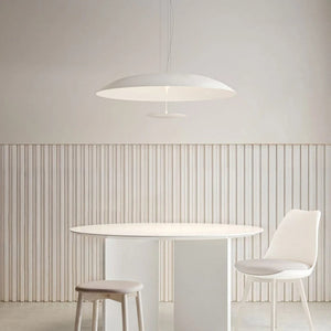 Elegante sospensione per illuminare spazi dal design pulito e minimale