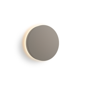 Applique da esterno Dots Outdoor 4684 di Vibia in finitura beige, che emette una luce ambientale diffusa, su sfondo bianco.